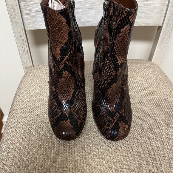 Steve Madden, EUC Dk Brown Snake Print  4” Heeled Boots - Picture 3 of 9